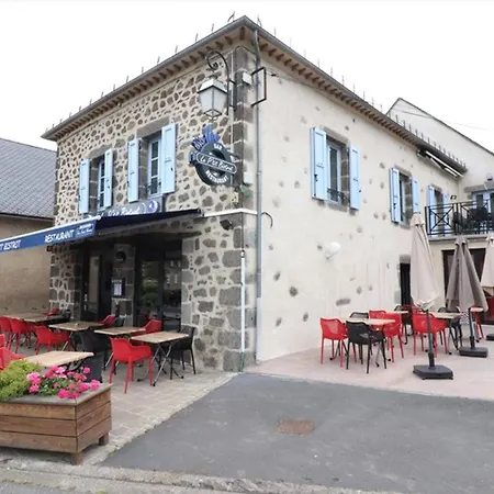 Appartement Spacieux Et Lumineux Gite En Auvergne Avec Terrasse, Proche Randos Et Sites Historiques - Fr-1-742-330 *